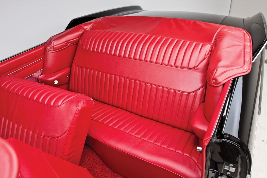  Dodge Dart Phoenix D-500 Convertible 1961 года  (фото 12 из 31)